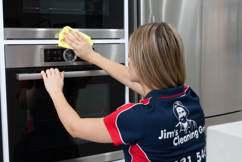 Clean Your Oven In 5 Minutes